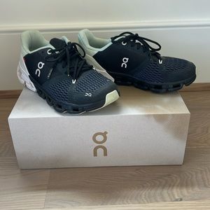 Oncloud running shoes